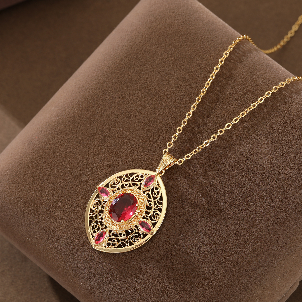 Women's Vintage Court-Style Oval Openwork Pendant Necklace, Gift